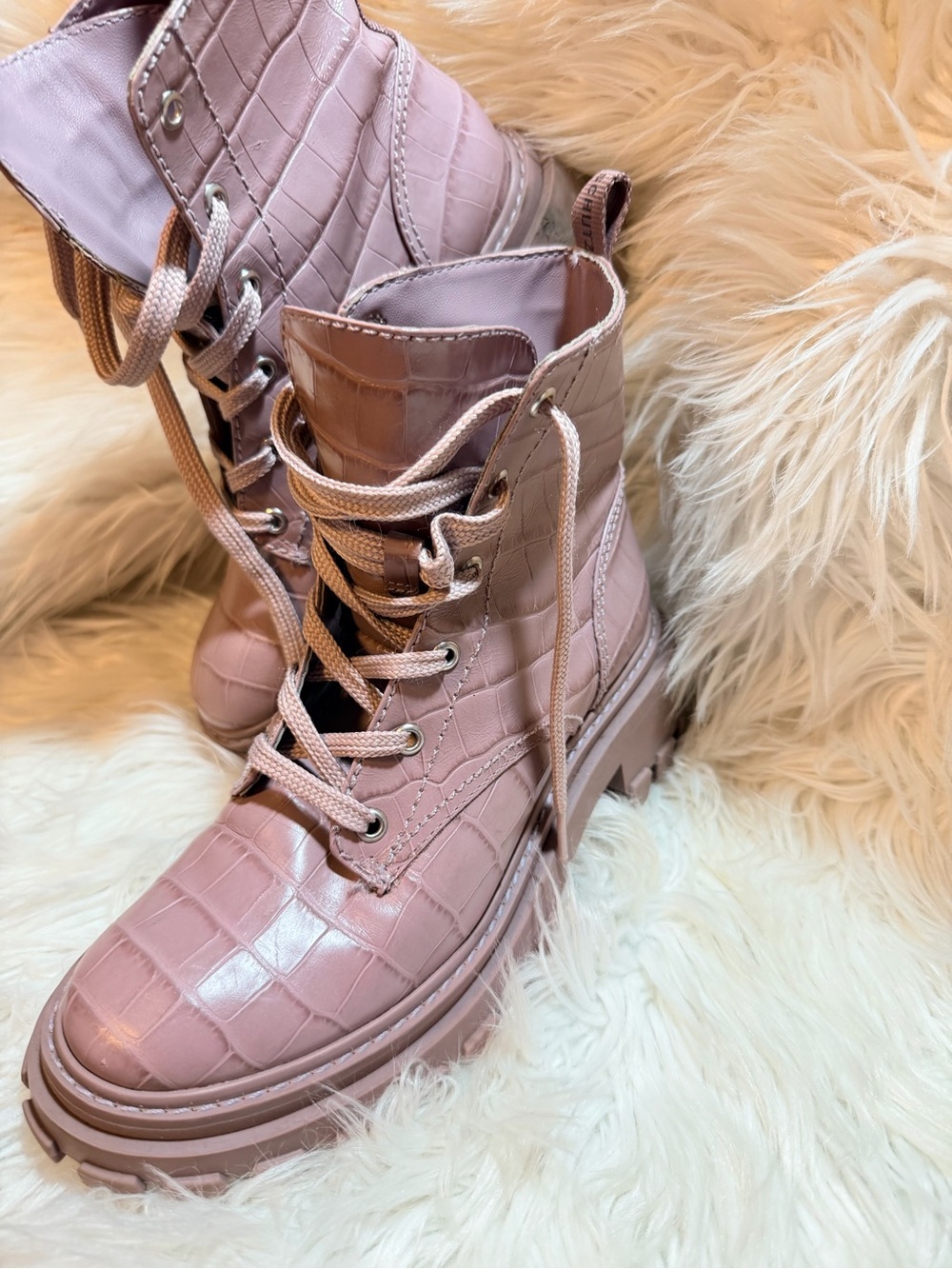 SCHUTZ Mauve Croc-Embossed Lace-Up Platform Boots size 7.5 B - Picture 6 of 9
